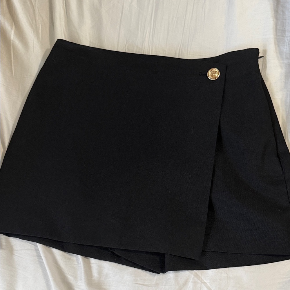 H&M Elegant Black Skirt